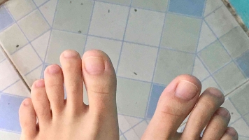 【真实开发】在校大学生足模面试，超嫩脚底诱惑