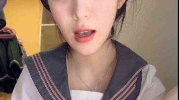 抖音美女玲童2.0 语言挑衅 丝袜裸足展示