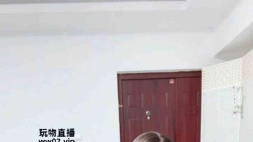 两名恋足闺蜜狂吃自己的嫩脚