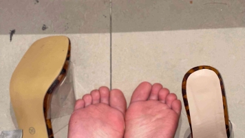 【自购】真实tiao教清纯女大的棉袜原味臭脚肆意展示