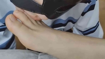 JK小姐姐真实原味白袜裸足舌头保养，这小皮鞋一看就味道好