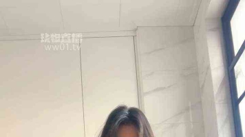 【女生也能很暴力】狂tian素人美女的长靴黑丝裸足