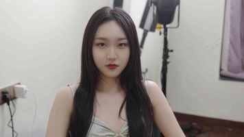 070脚模摄影-续集挠天痒奴小雪泳装4K中文字幕