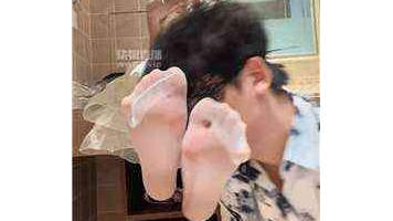 【佳佳】卫生间内白丝玩虐贱奴