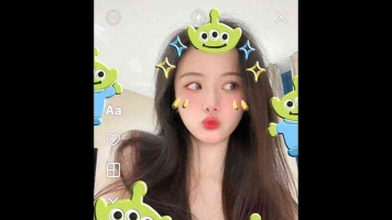 好兄弟女友走了一天路累着了，趁机甜睡着的美脚