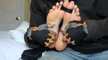 俄罗斯前职业奥运女篮埃卡特丽娜·利辛娜的47码性感大臭脚