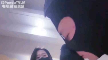 蒙面小哥迫不及待的脱掉她的长靴大口甜