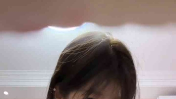 超萌大一萝莉妹子自挠自tian白袜脚心