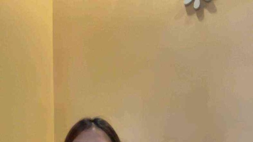 真实命令反差健身女在家发骚深蹲秀脚