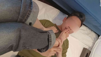 添脚大湿（002号妮妮）约添22岁护理专业甜美动人大学生，狂添加插嘴插嘴，聊了很多解