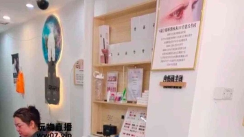 【小骚】真实美甲店搭讪顾客公开tian弄白皙脚丫