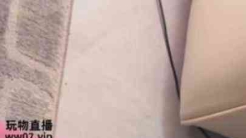 Jenny裸足 人字拖 瑜伽后秀脚，美甲太好看了