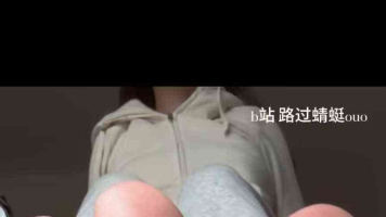 【路过蜻蜓】与学妹打羽毛球后被tj，小嫩脚底清晰可见