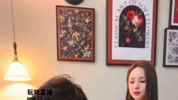 【冰冰】瑜伽美女健身回来发现邻居偷闻运动鞋...