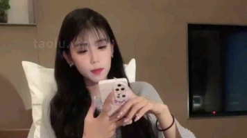 抛去矜持的顾及舌头轻松愉快的在美脚上遨游