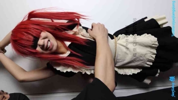 小羊十分怕痒 来回躲闪 长达一个多小时不停的挠